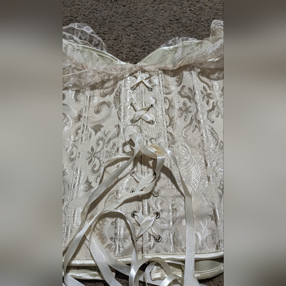 Cream corset - Picture 5 of 5